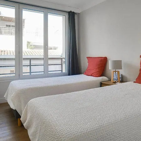 Rénové Idéalement Situe Dans Le Centre Piéton Des Sables D'olonne