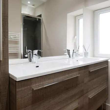 Rénové Idéalement Situe Dans Le Centre Piéton Des Sables D'olonne